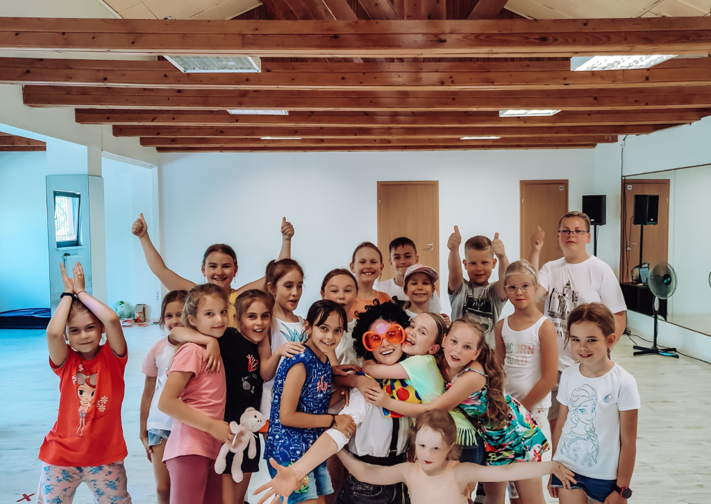 Dienos Stovykla "Pramogauk Su Dancefit" Vaikams Ir Paaugliams